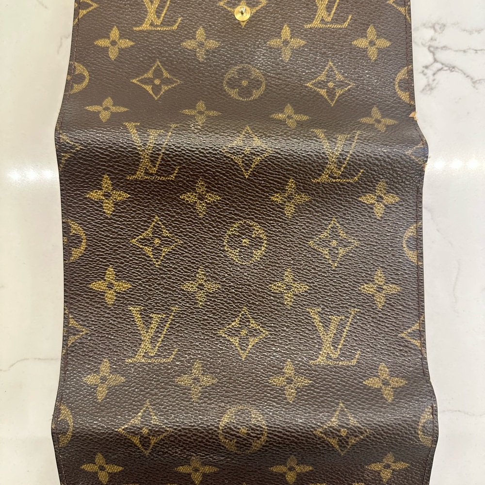 Louis Vuitton Brown and Gold Monogram Clutch - Picture 8 of 14